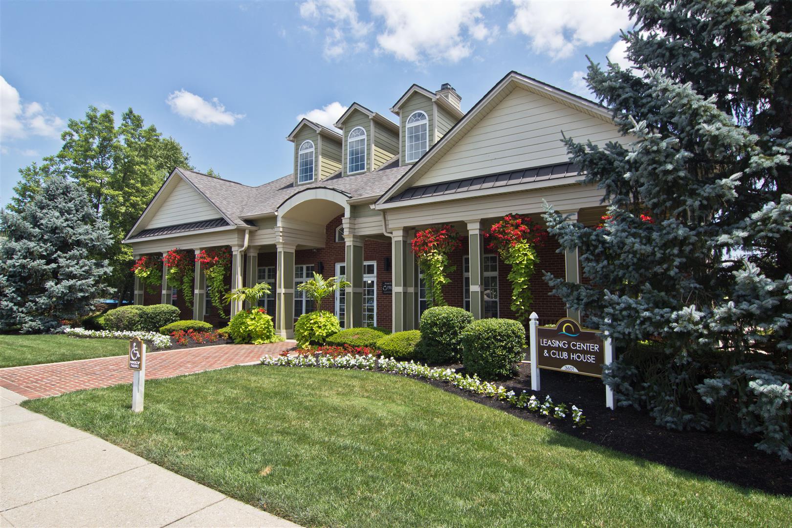 Lexington, KY Apartments The Resort at Lake Crossing